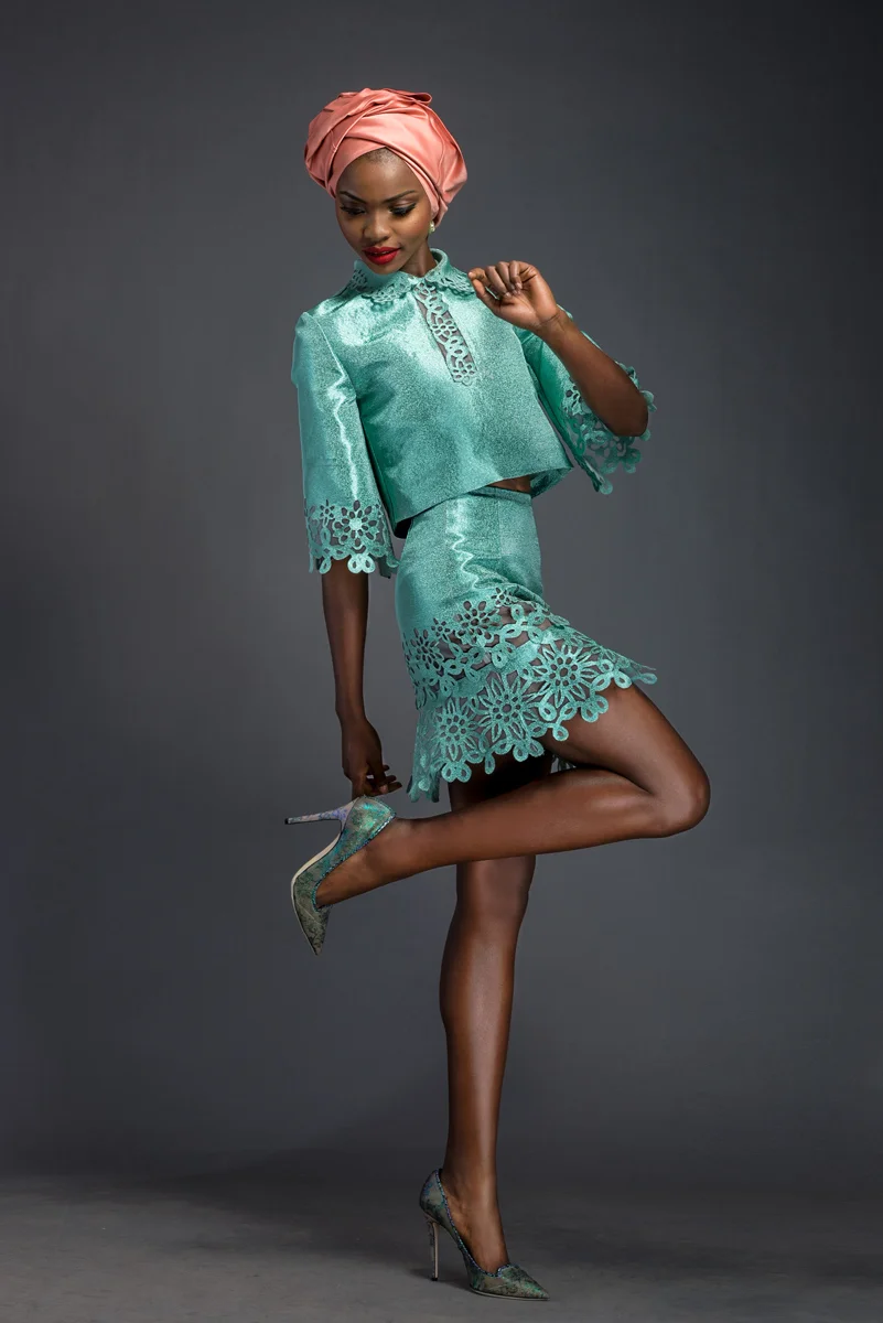 Komole-Kandids-Series-2_House-of-Deola_Aso-Oke_Nigerian-Wedding_BellaNaija_28.jpg