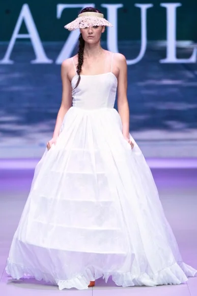 14_MBFWCT_SDR_0805_Lazuli_w387_h580.jpg