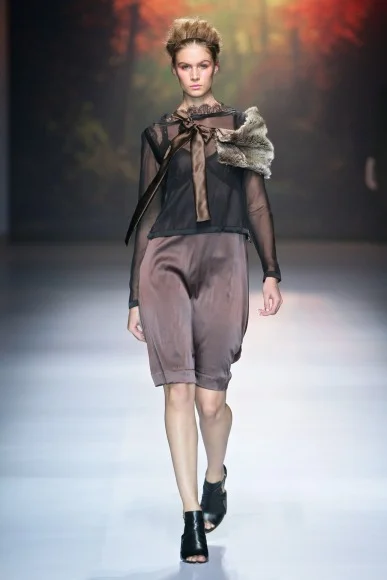 1403_MBFWJ_SDR_9170_StefaniaMorland_w387_h580.jpg