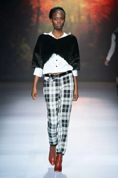 1403_MBFWJ_SDR_9280_StefaniaMorland_w387_h580.jpg