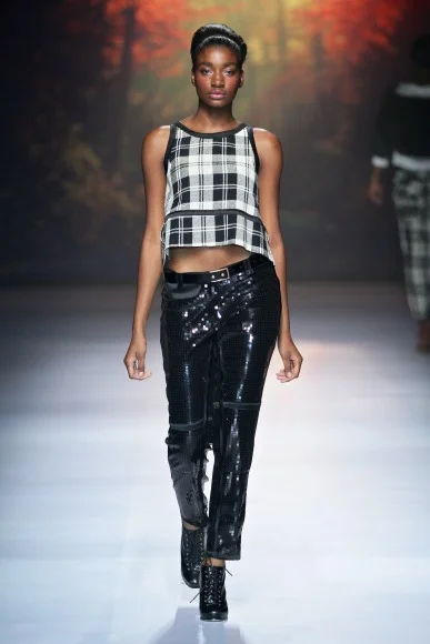 1403_MBFWJ_SDR_9302_StefaniaMorland_w387_h580.jpg