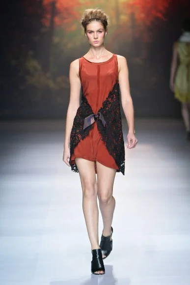 1403_MBFWJ_SDR_9488_StefaniaMorland_w387_h580.jpg