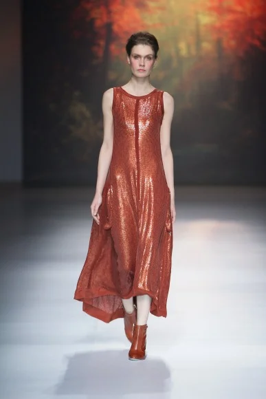1403_MBFWJ_SDR_9510_StefaniaMorland_w387_h580.jpg