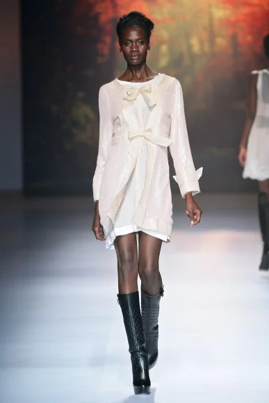 1403_MBFWJ_SDR_9708_StefaniaMorland_w387_h580.jpg