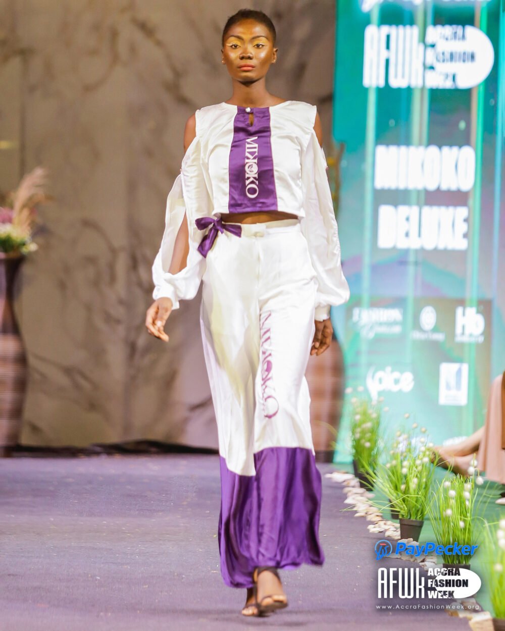 day1-mikoko-deluxe-3.jpg