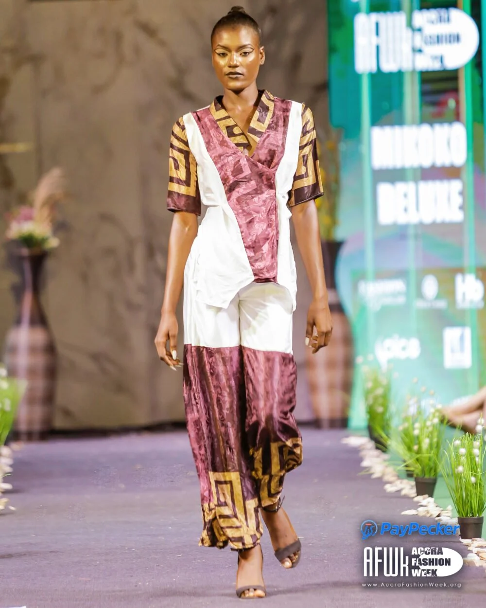 day1-mikoko-deluxe-4.jpg