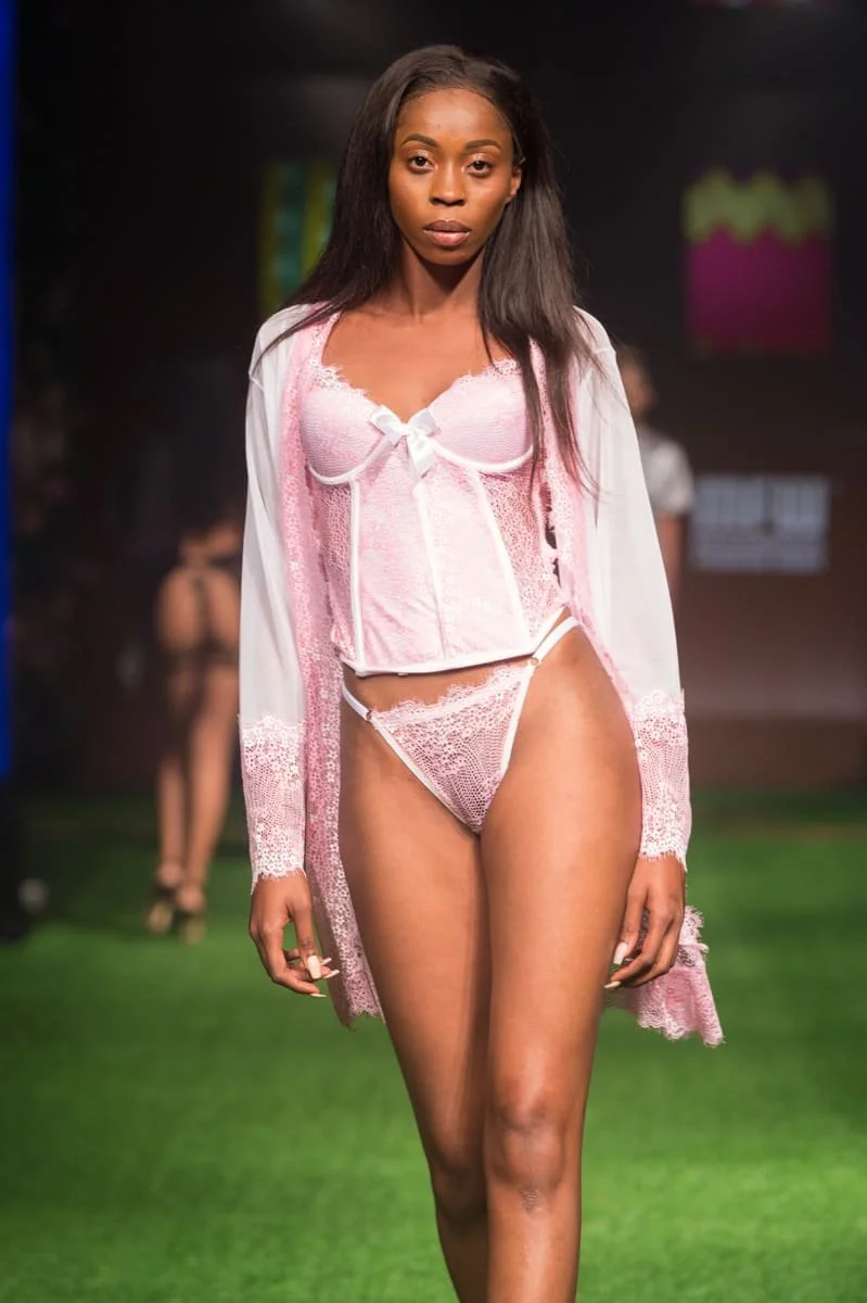 PRA20211210D_mfw21_amylicious_330.jpg