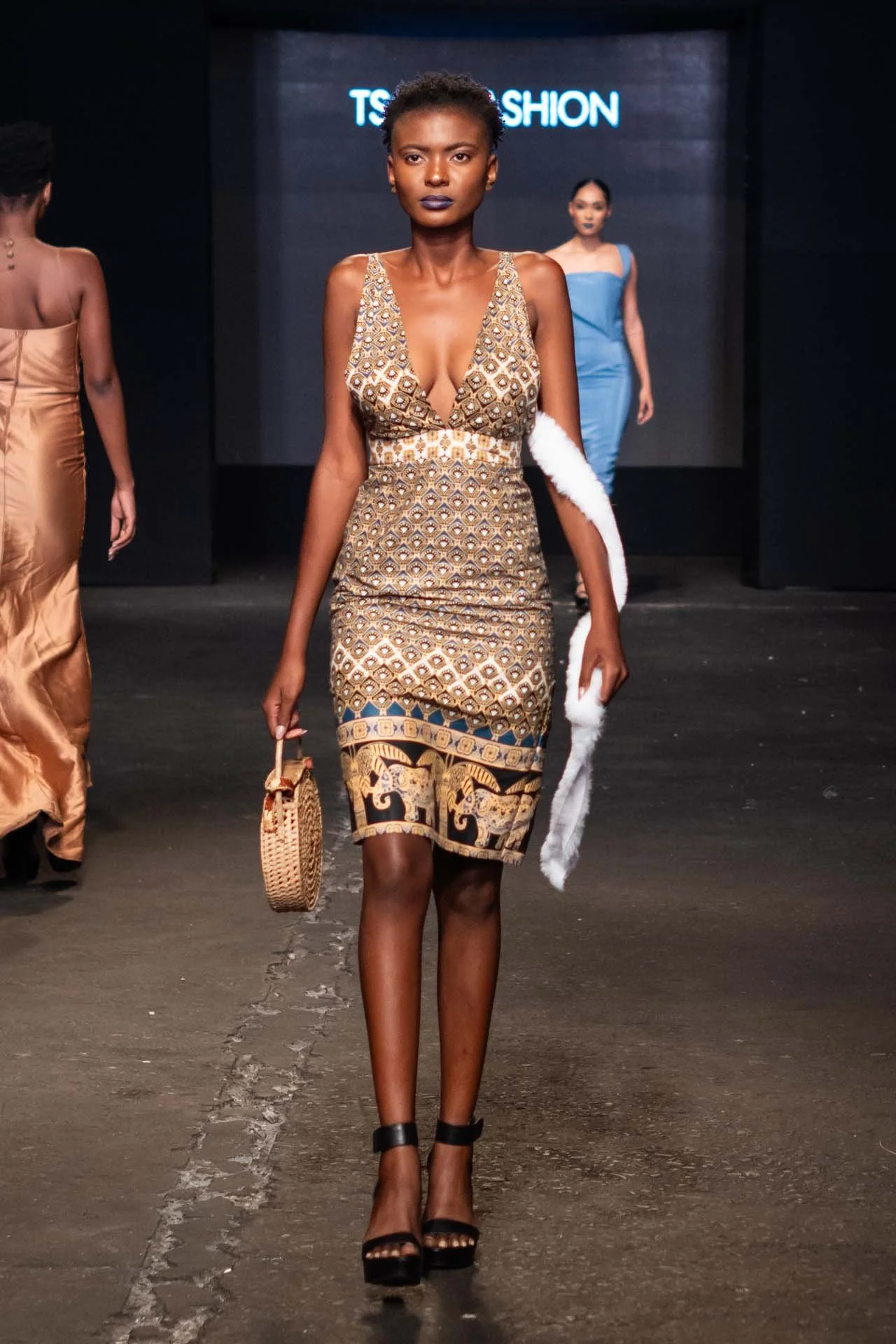 MFW_2023_Tsakafashion-8.jpg