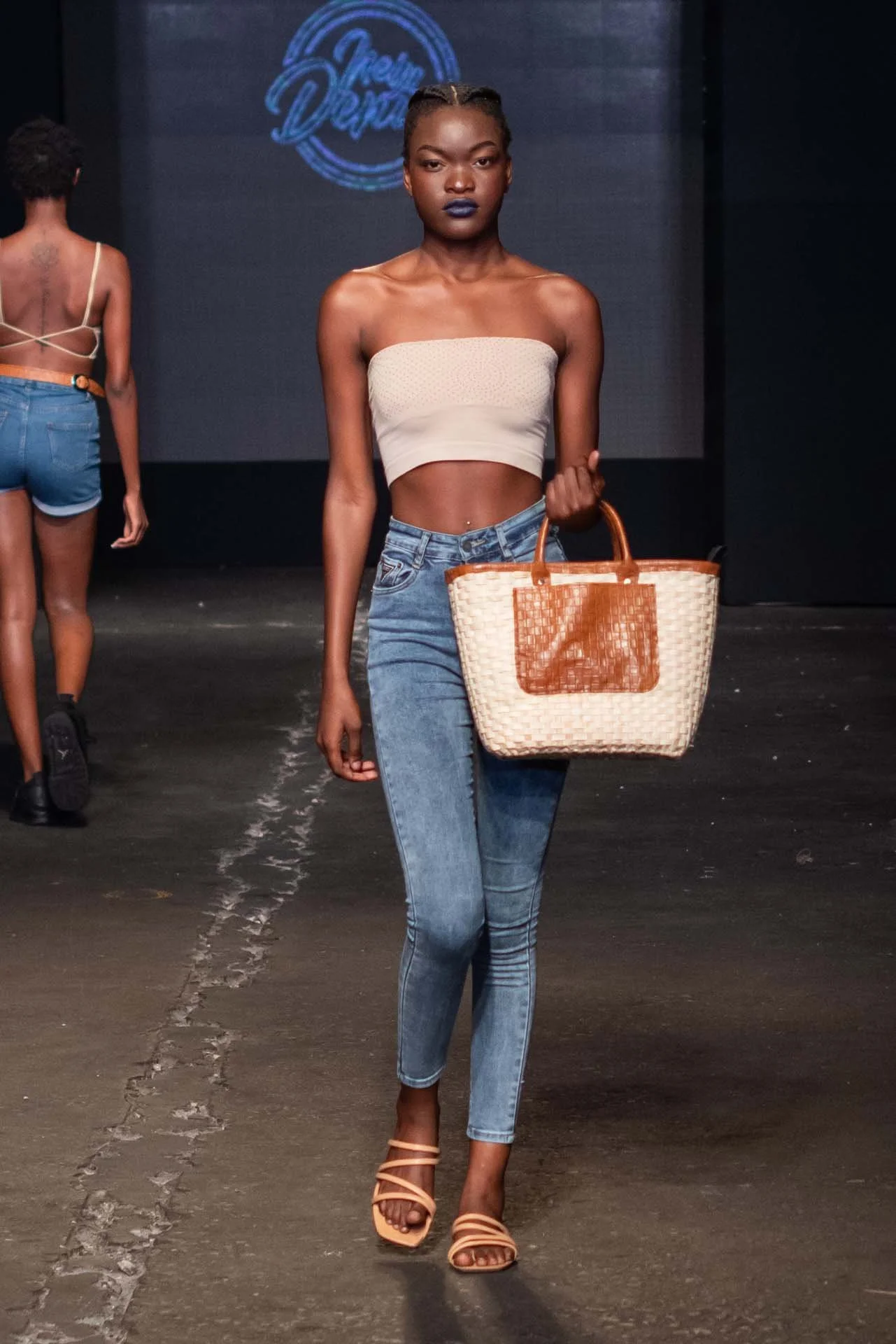 MFW_2023_Tsakafashion-22.jpg
