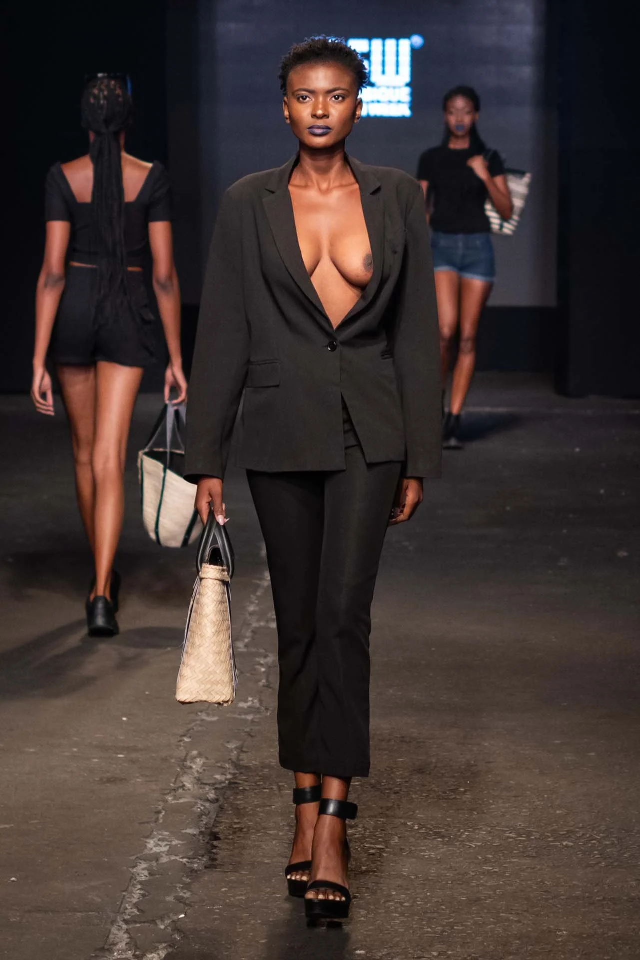 MFW_2023_Tsakafashion-27.jpg
