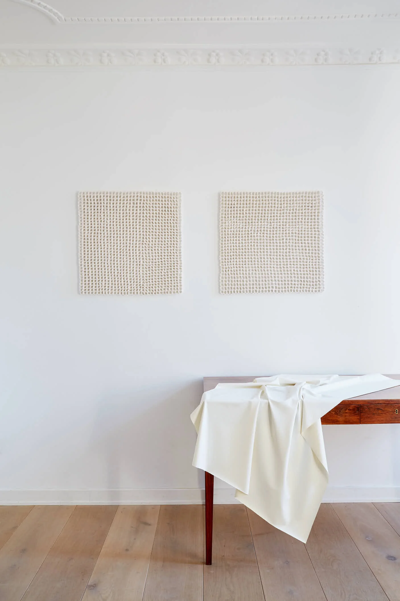 Clay Knit matt white, 65x65x2 cm. (x2)