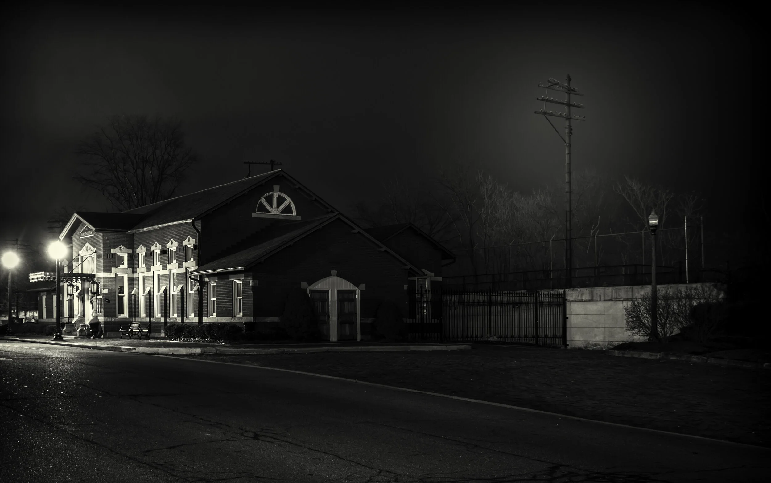 silenty-waiting_16020754902_o.jpg