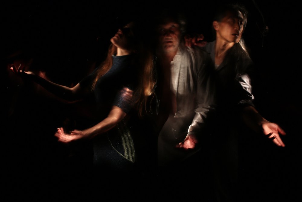 Gerald Pirner, Vom Dunkeln V (Selbstportrait mit Rachael Dichter und Sherwood Chen), 2022 (Copy) (Copy)