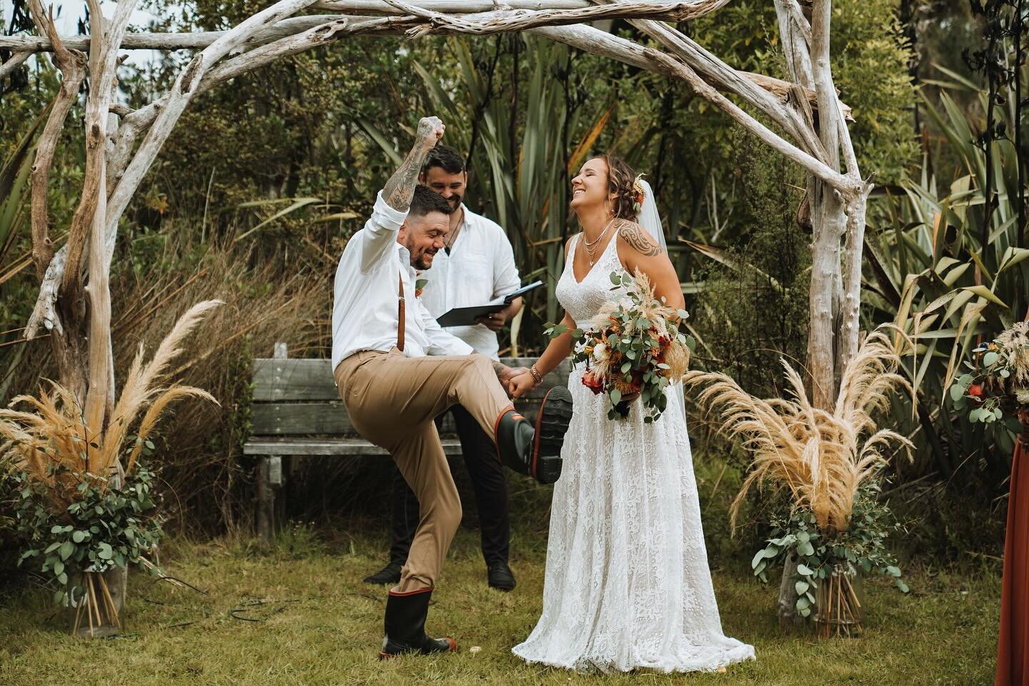 That ceremony stoke! What an epic wedding with Matt &amp; Anna in beautiful Aramoana. 

#aramoana #justmarried #dunedinwedding