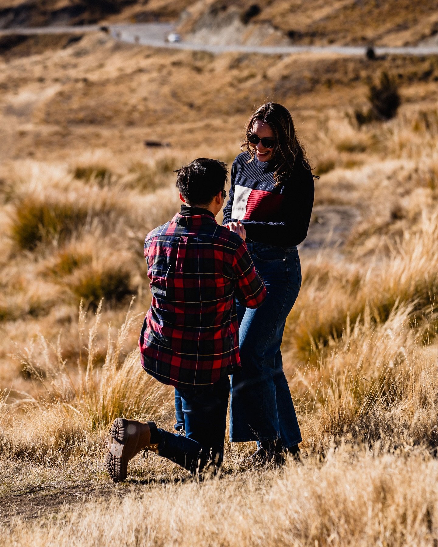 Last month, Roy from Singapore reached out to me to help orchestrate his surprise proposal at the breathtaking Lindis Pass. I&rsquo;ve loved this stunning location since I was young, and it was an absolute joy to assist with location scouting to brin