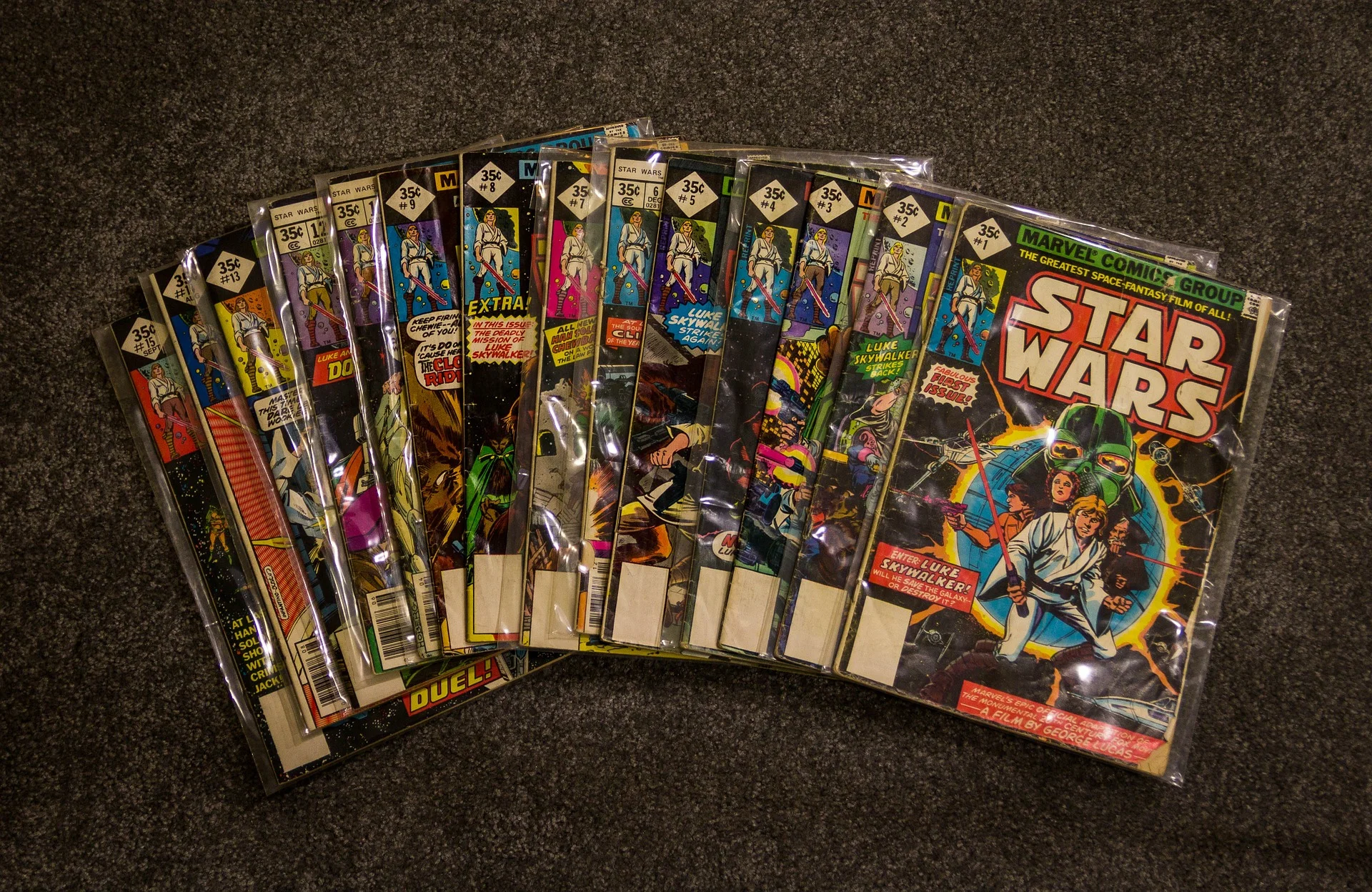 comic-books-382534_1920.jpg
