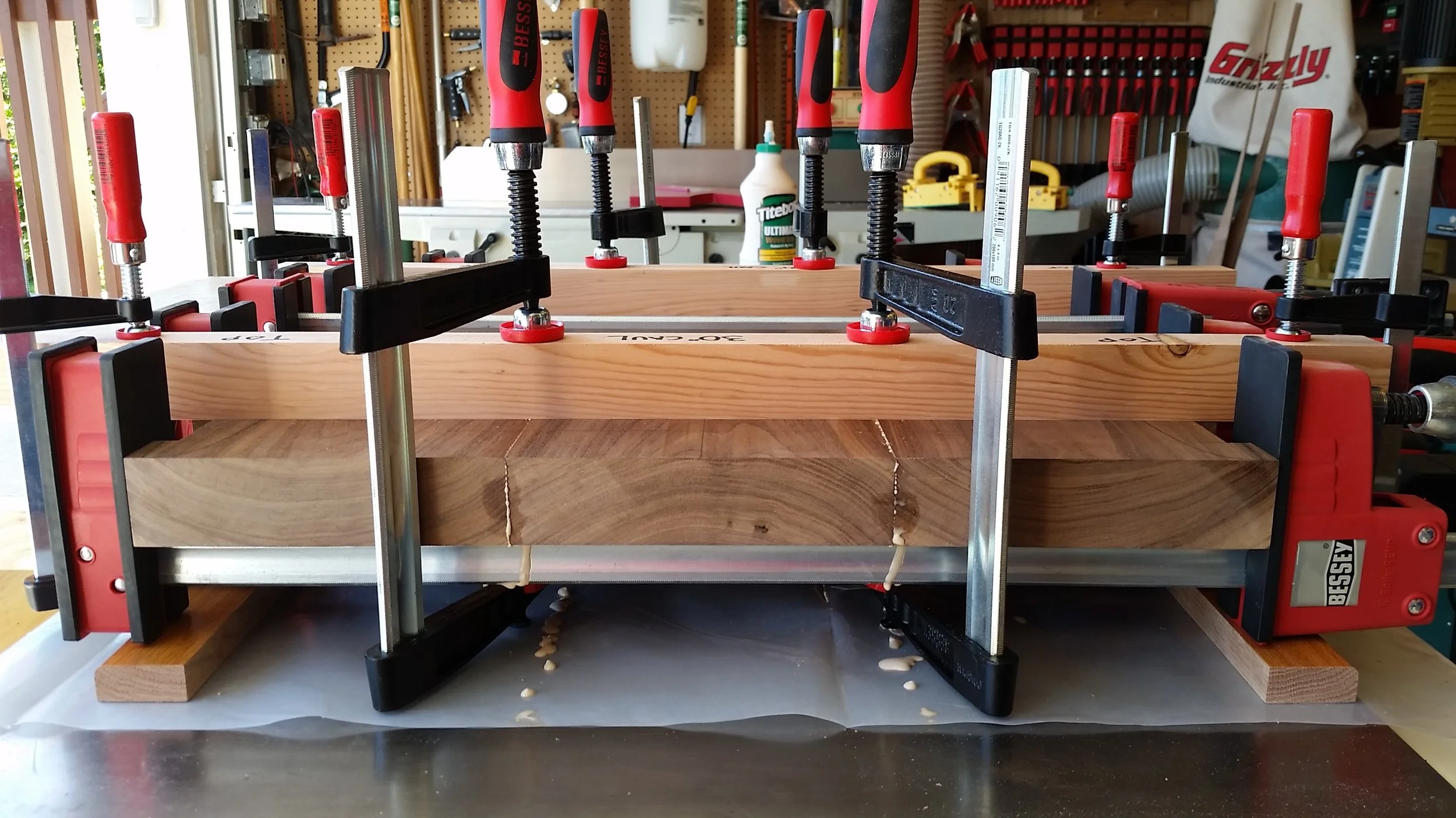 Front view of the clamped seat boards.