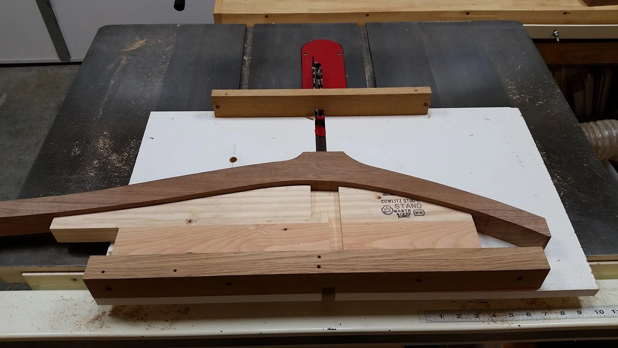 Lining up the reference marks on the rear legs with the reference lines on the jig insert ensures that the rear legs are positioned correctly to cut the dados in the inside and front faces of the rear legs.