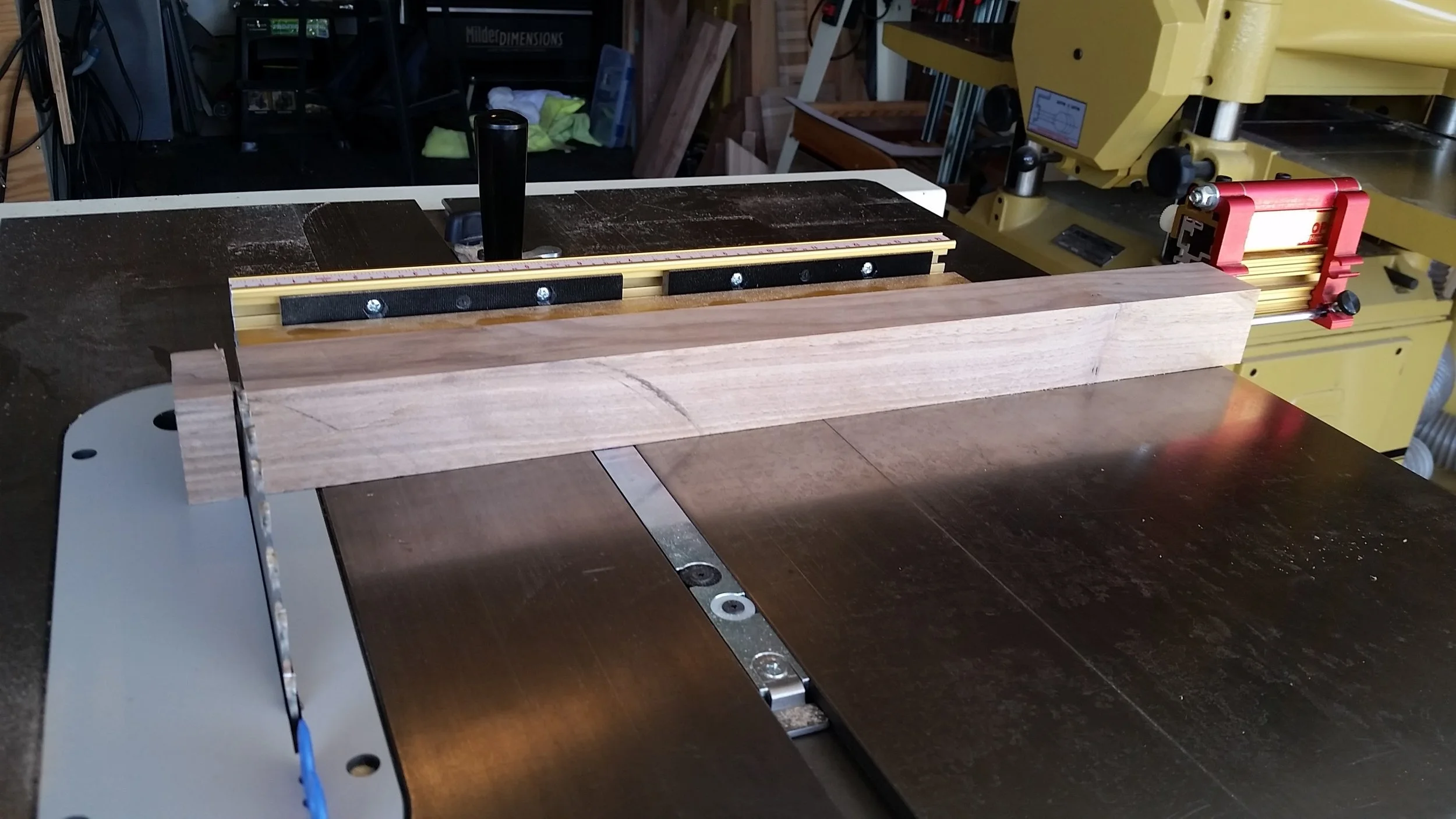 Cross cutting the front legs to length with the miter gauge.