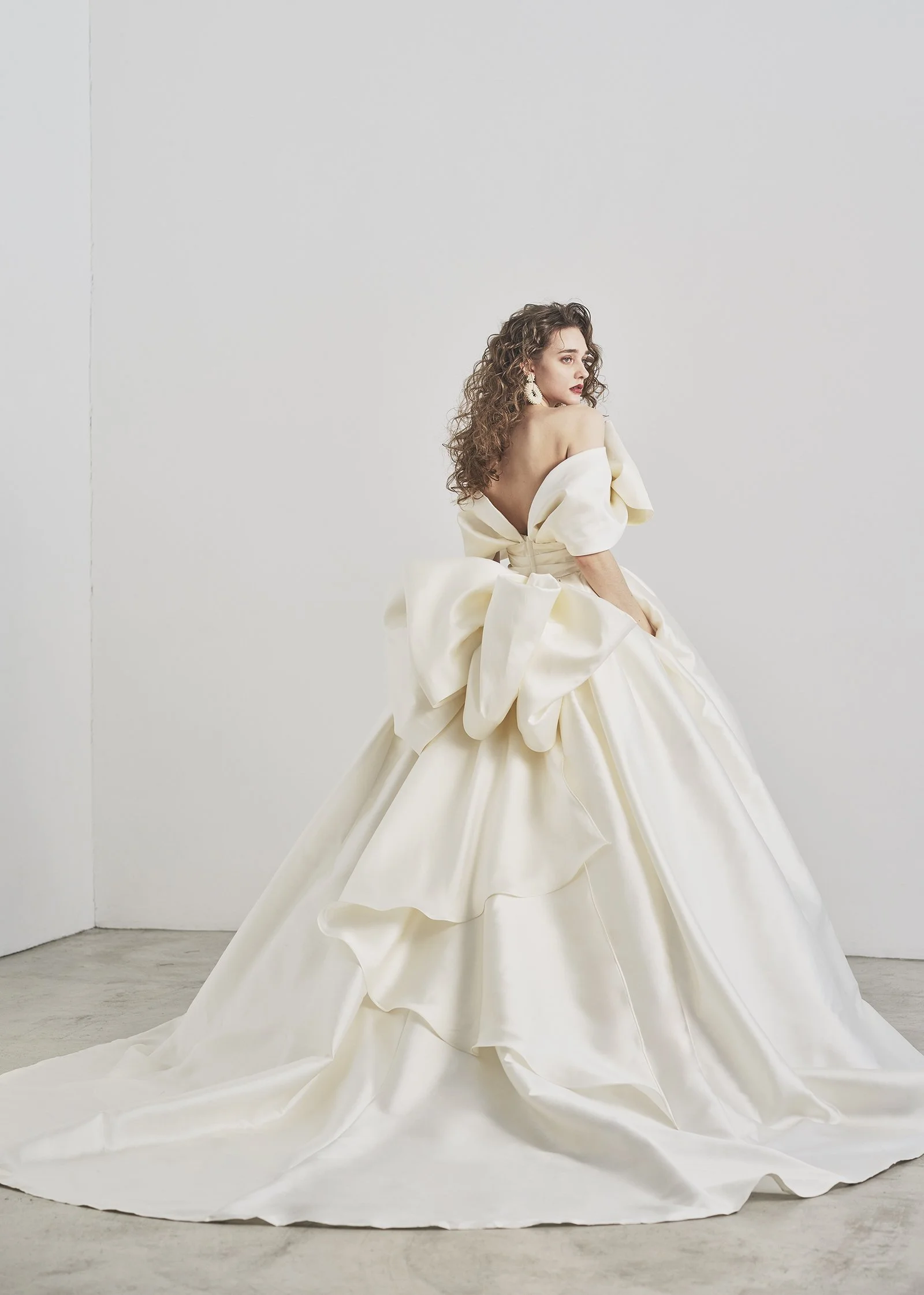 ST-0022_Offwhite_B1.jpg