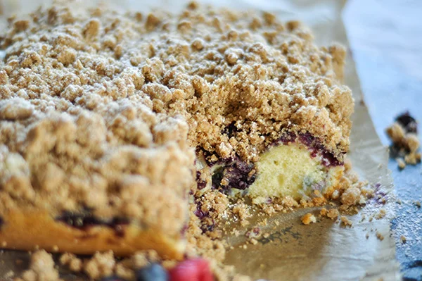Mixed Berry Crumb cake_inside ECU.jpg