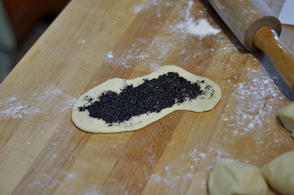 Black Sesame Milk Bread Rolls_paste on dough.jpg