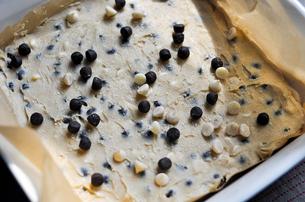 Cookies and Cream Blondies_spread.jpg