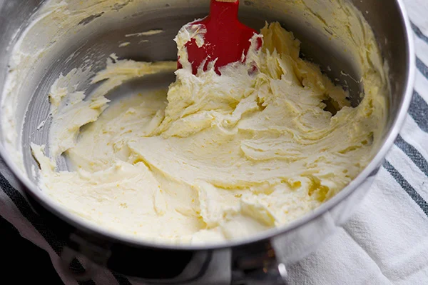 Buttered Popcorn Cupcakes_ frosting CU-0214.jpg