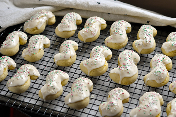 Anisette S Cookies_frosted on rack-0151.jpg