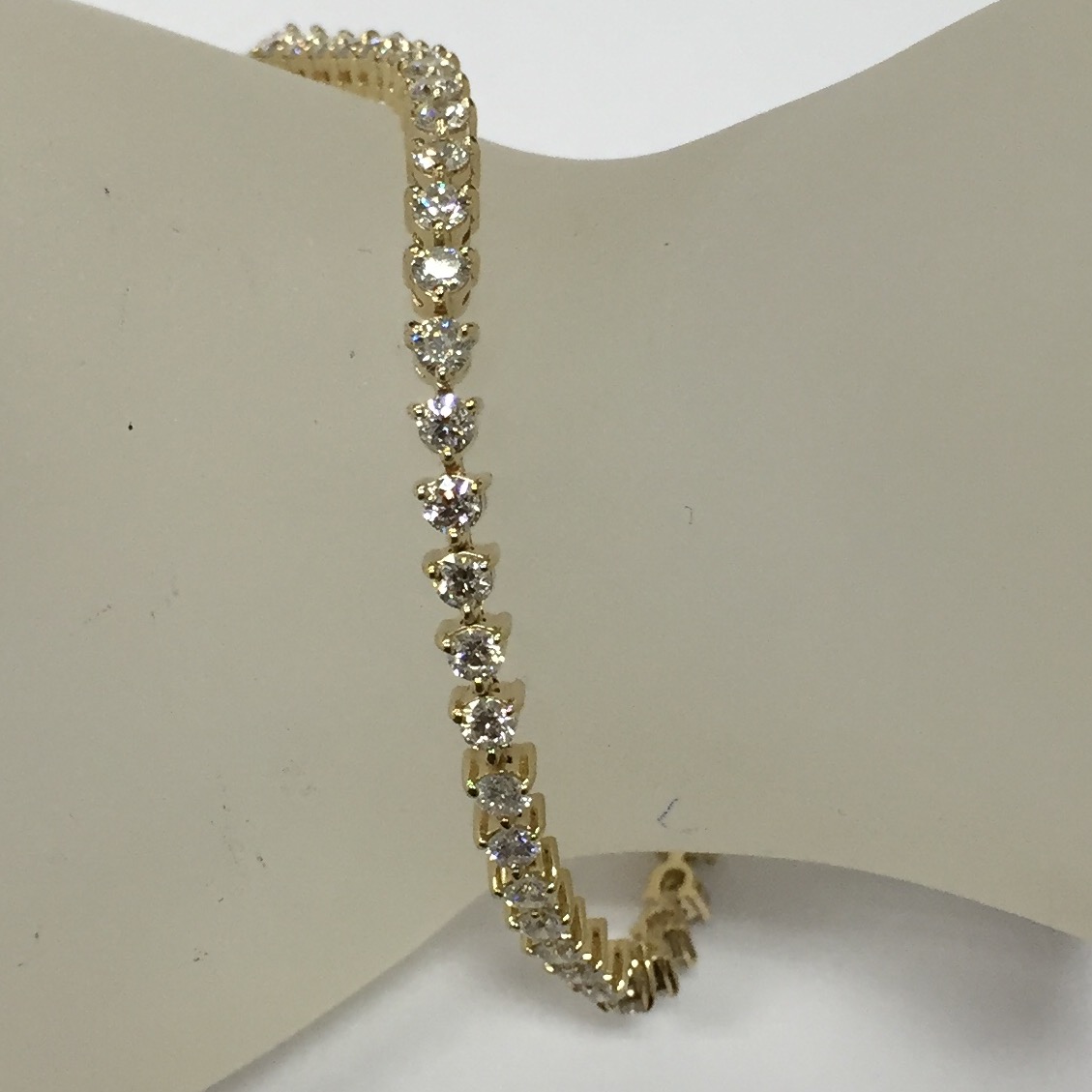 9ct Diamond Tennis Bracelet in Three Prong 14ct White Gold
