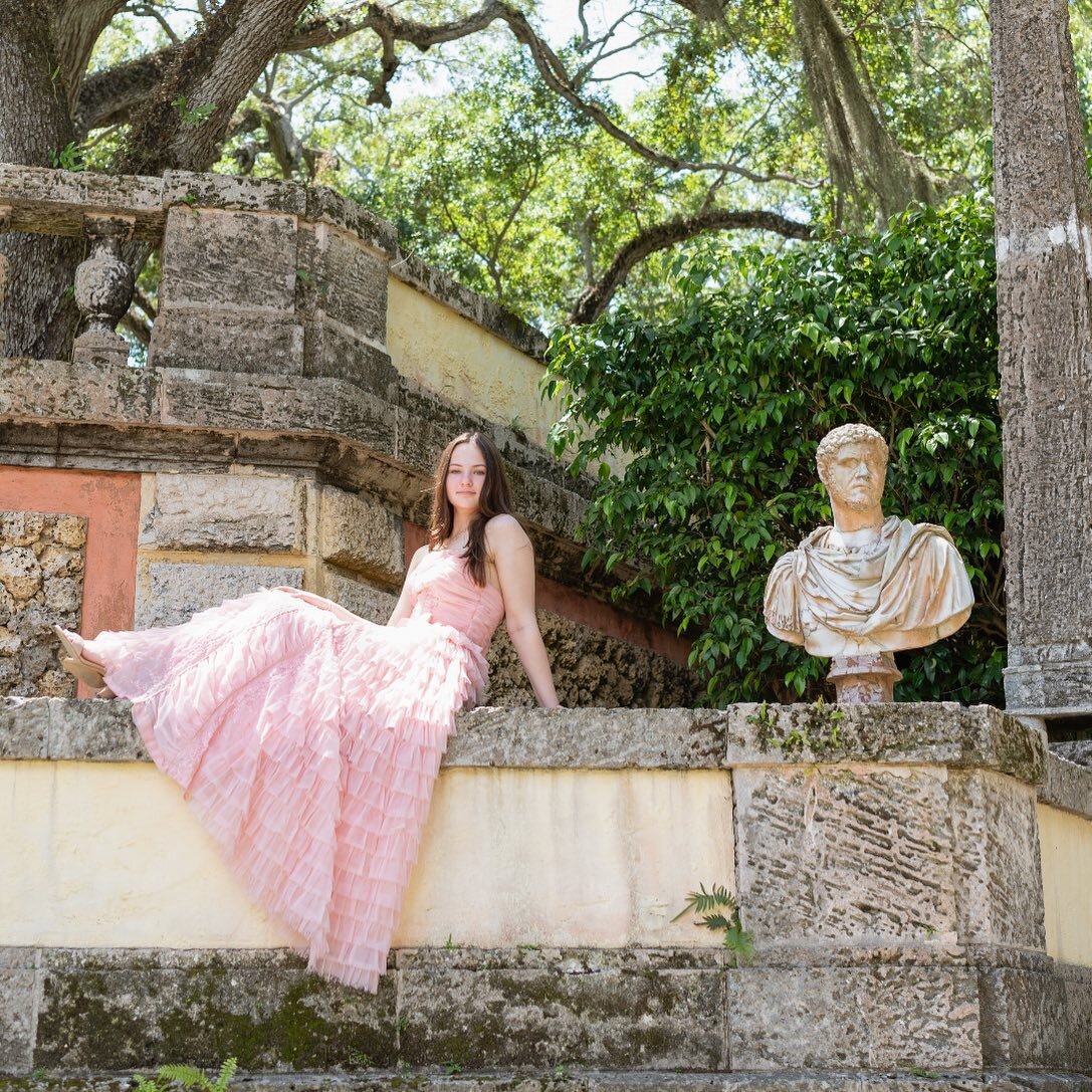 Fridays are for Fifteens post 🤗💖

#fifteensphotoshoot #quincea&ntilde;era #quincemiamiphotographer #quincemiami #sweetsixteenmiami