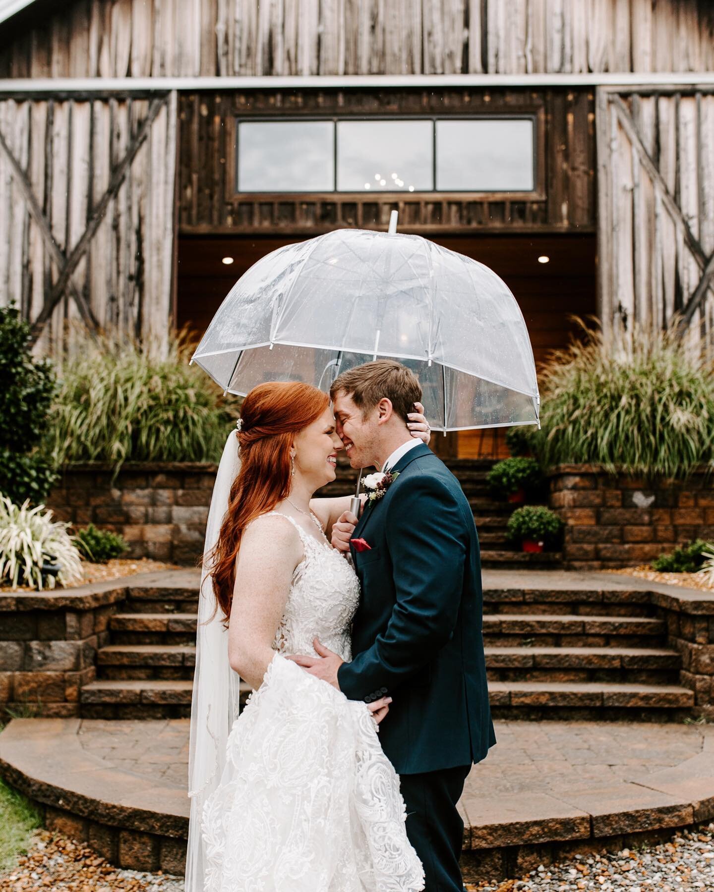 These two didn't let a little rain stop them from enjoying their day! Stay tuned for the Wingo Wedding at @kmbarnlewisfarm !

www.lovejulesphotography.com