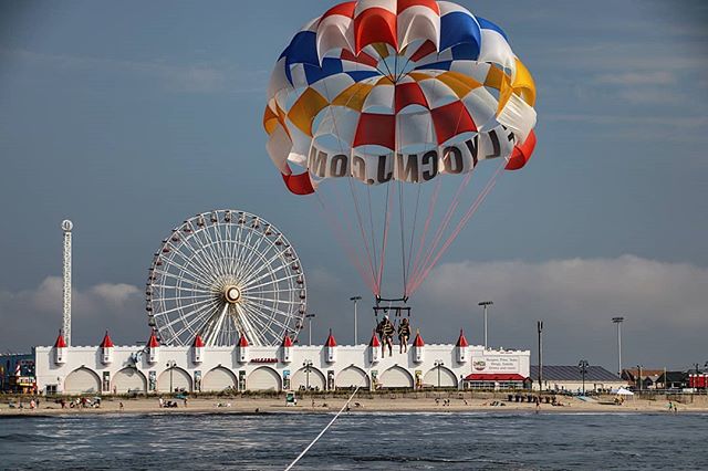 ☀️🤩🎡🤩☀️
.
.
Starting our August off right with absolutely perfect parasail conditions!
.
.
Don't miss this adventure, stop by and fly today! #FlyOCNJ