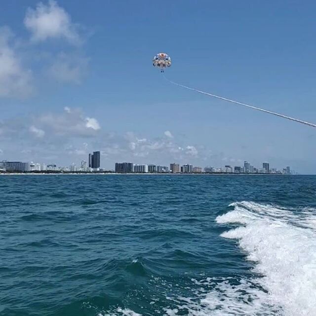 'Hang Time' ventured out to stretch her legs before she heads north. Feels GREAT to get back on the water, and even better knowing we'll be sharing the excitement with you soon!! Stay tuned for our updated opening date!! .
.
.
🤘🤘#FlyOCNJ 🤘🤘