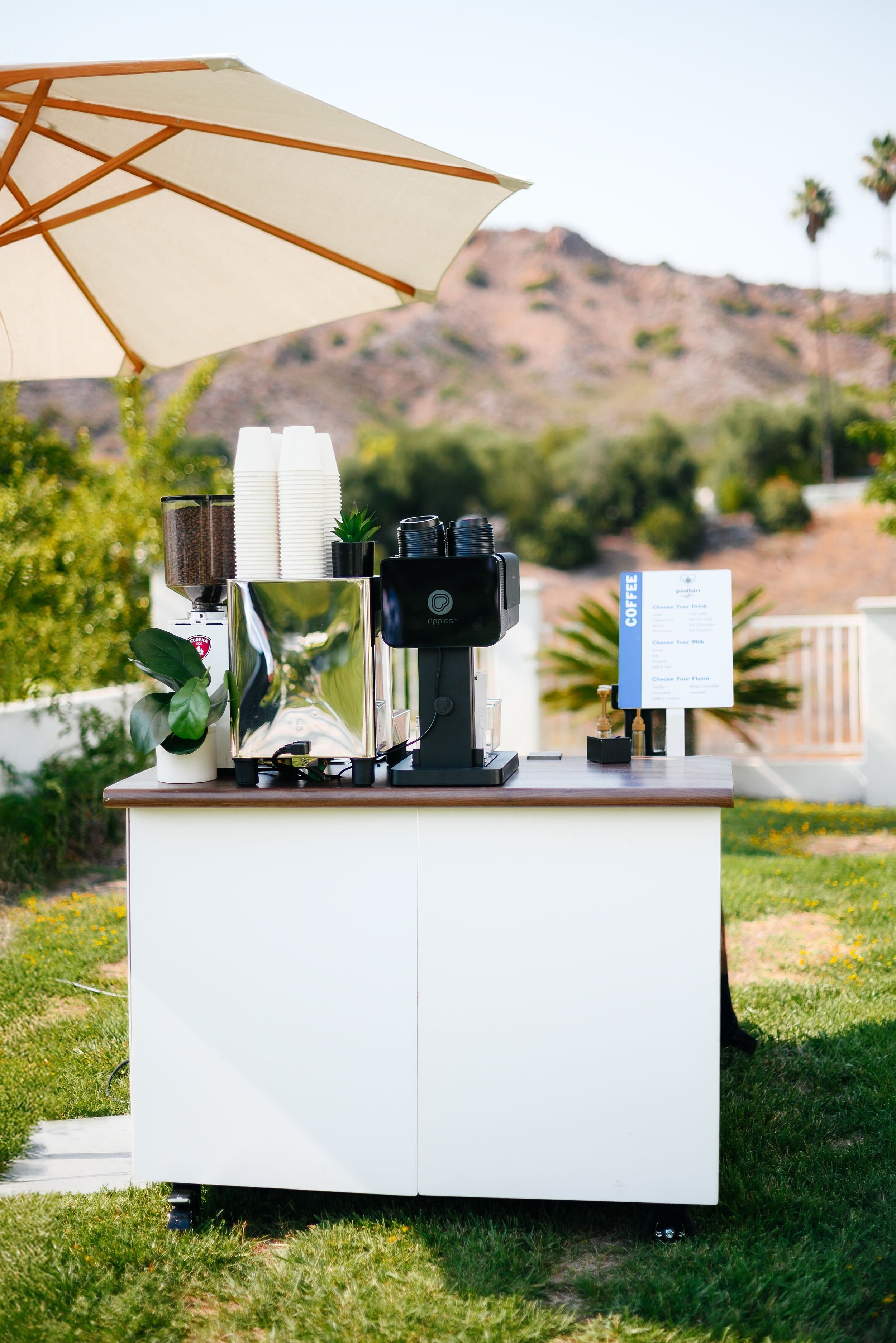 A premium coffee setup with beautifully prepared drinks at a Castle Rock event, highlighting the quality, presentation, and service behind Coffee Catering in Castle Rock.