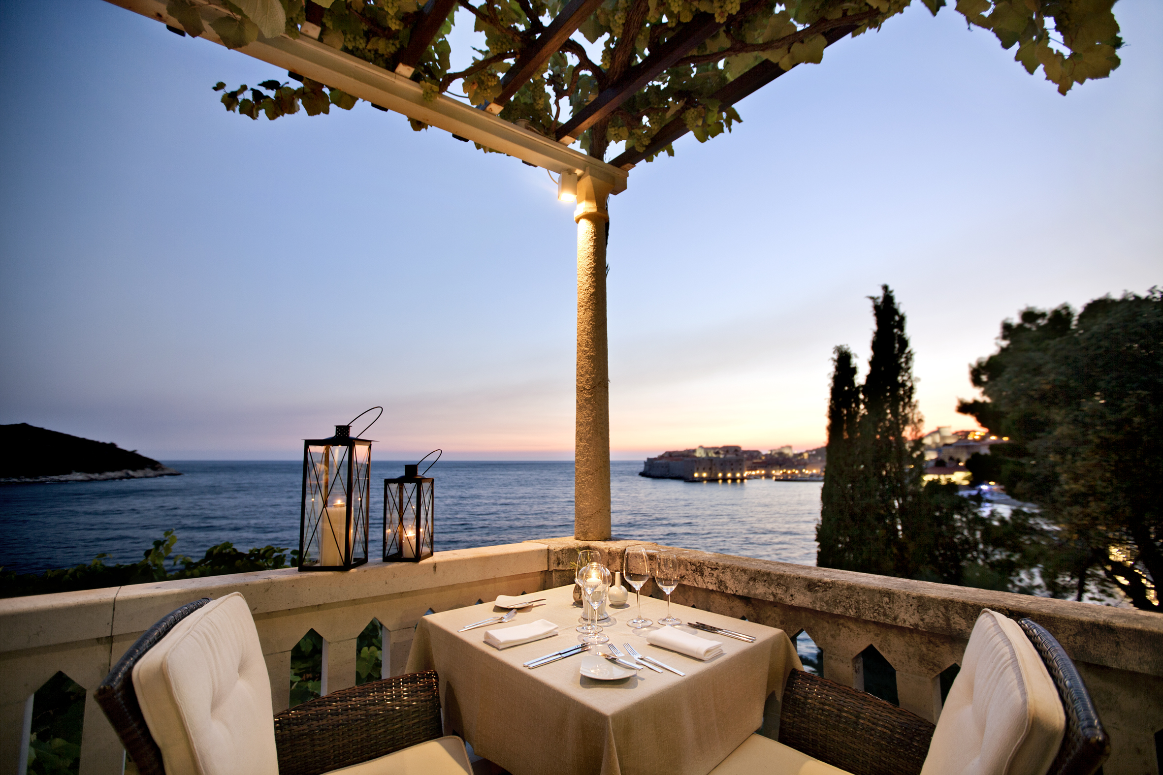 ALH_Orsula_Victoria_restaurant-terrace_1.jpg