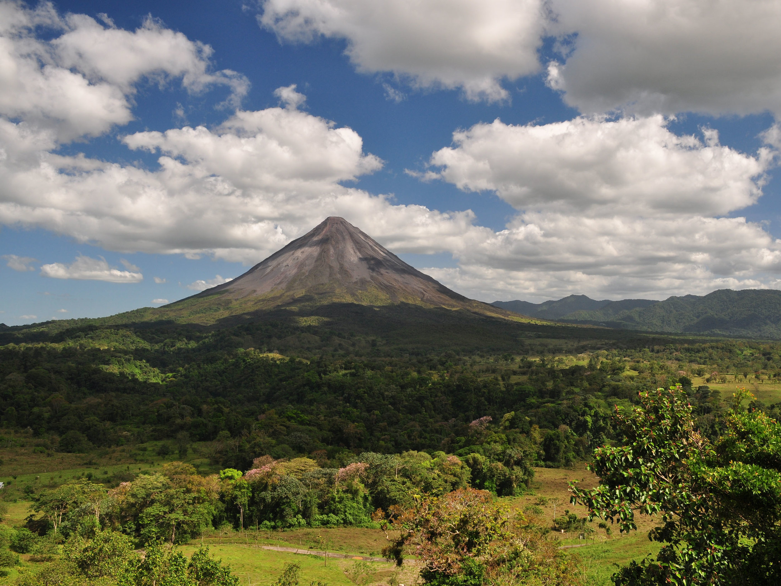 Arenal Volcano Costa Rica.jpg