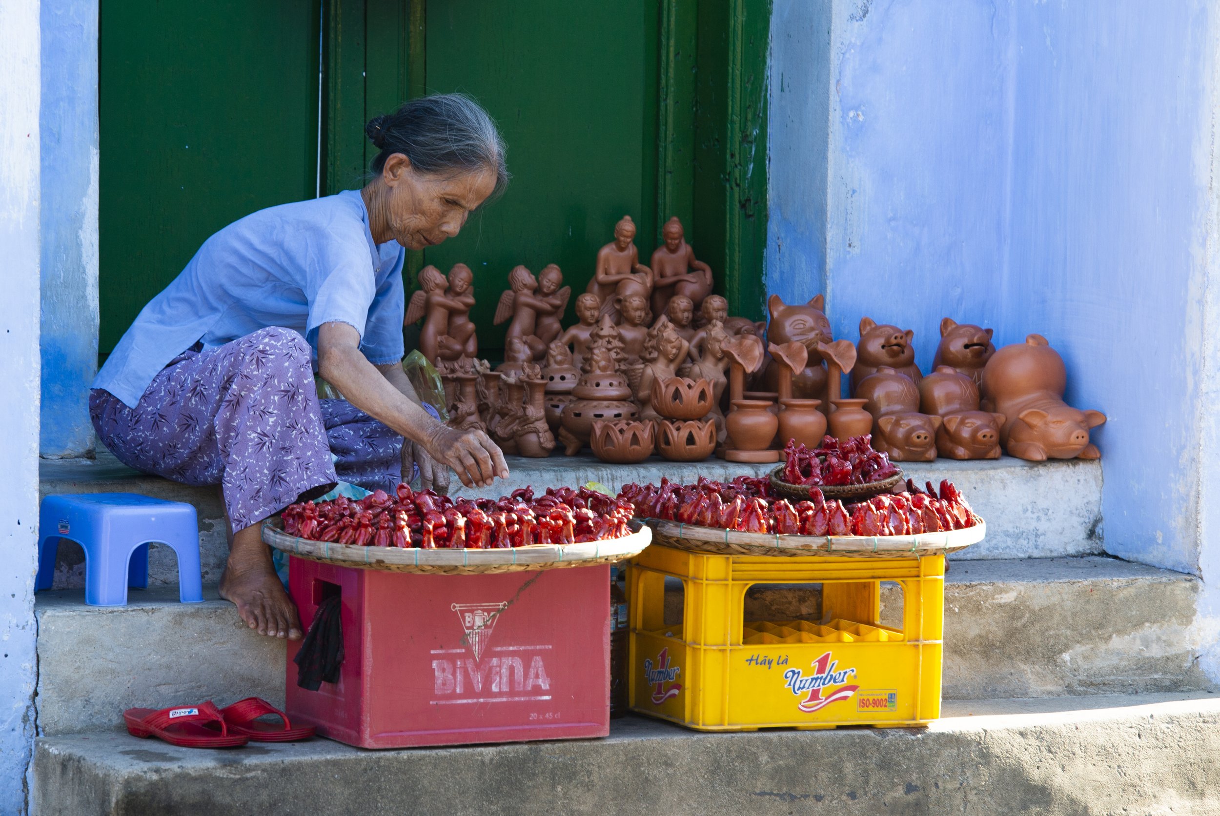 vendor-lady-hoian-vietnam.jpg