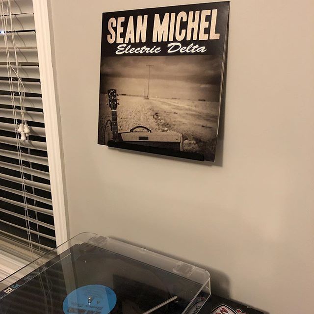 @seanmichelmusic - Electric Delta. I&rsquo;ve had this for years as a perk of supporting the album. Been listening to it digitally since it came out, but this is the first time I&rsquo;ve listened to the vinyl. So good!
&bull;
&bull;
&bull;