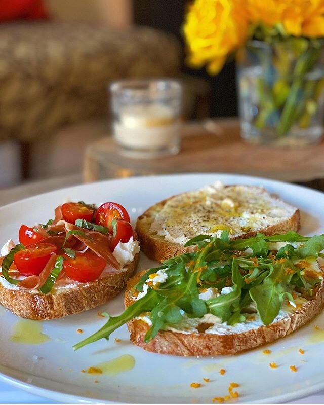 Never underestimate the deliciousness of ricotta on toast. Add some prosciutto, tomato and basil, or maybe truffle oil and honey, or even arugula and orange zest. Drizzle with olive oil, sprinkle with coarse salt and pepper and voil&agrave;! #simplep