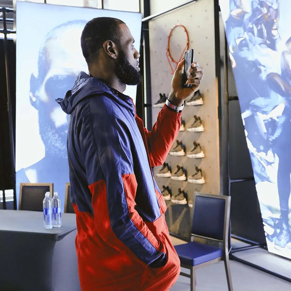 lebron-james-visits-nike-the-fifteen-cleveland-3.jpg