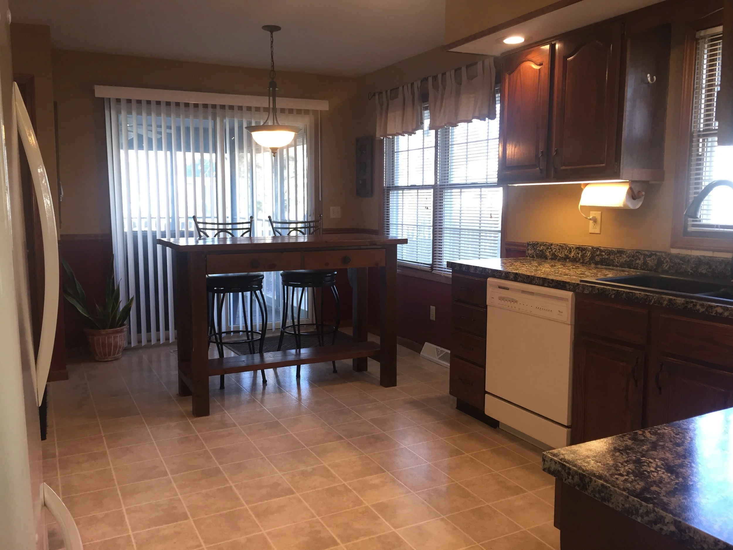 kitchen-before.jpg