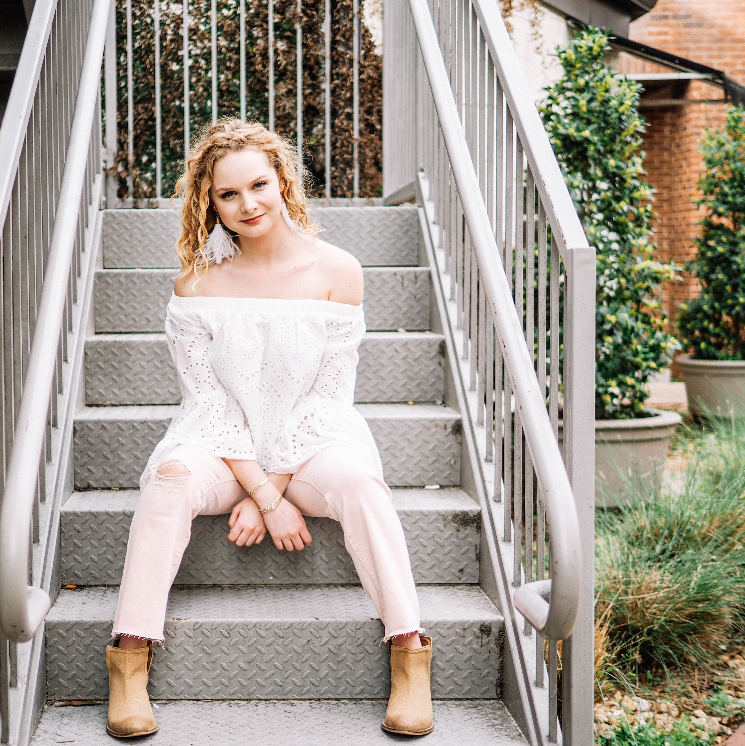 whiteoffshoulder_pinkDJpants2.jpg