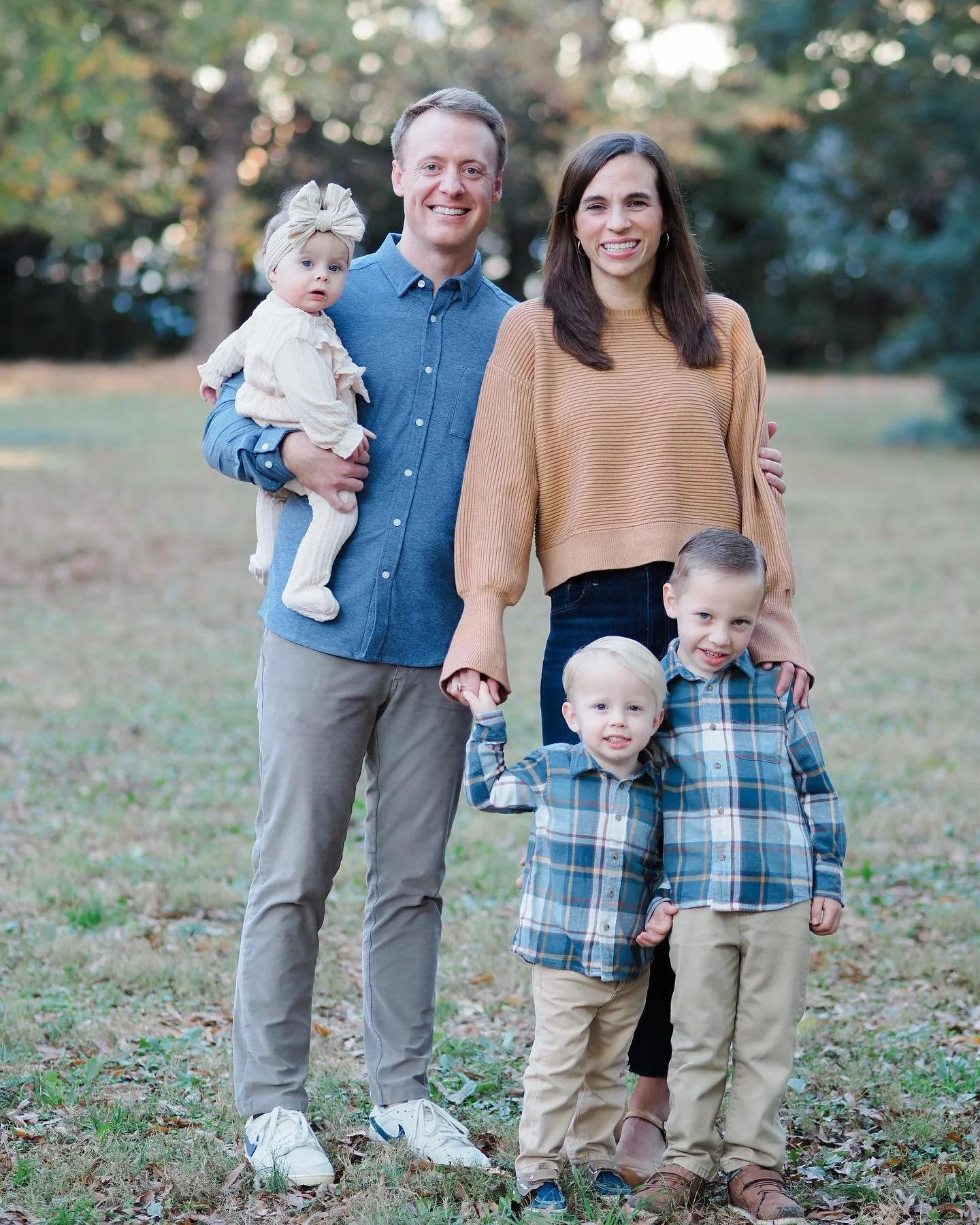 Snaps from the sweetest mini session with this crew 🍂🤍
.
.
.
.
#charlotte #photography #christmascards #familyportraits