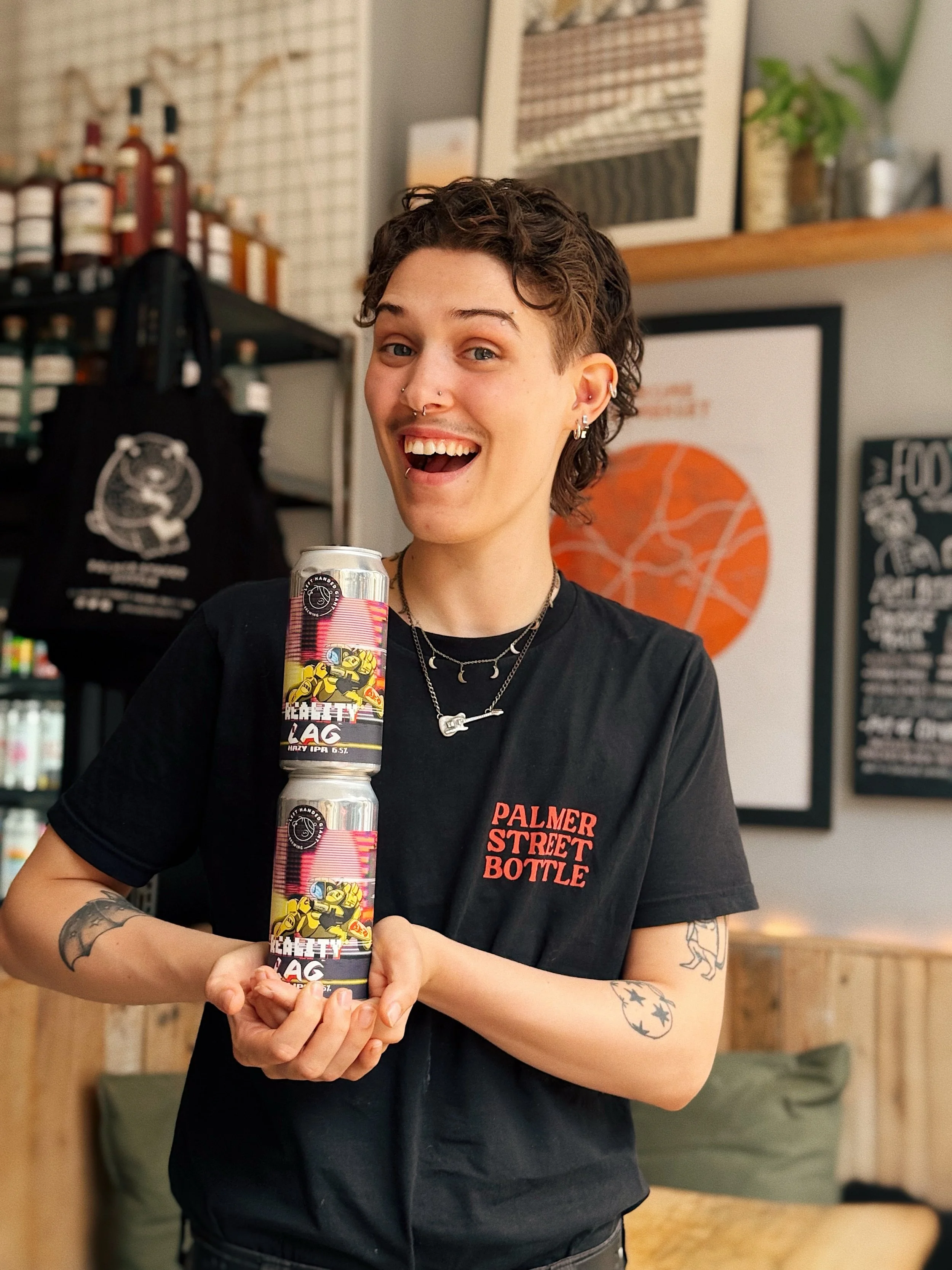 Ted&rsquo;s last Beer of the Week! 🐻🍻
@lefthandedgiantbrewing Reality Lag has impressed Ted so much, he&rsquo;s moving to Bristol in search of more! 🤩
This fantastic 6.5% IPA is everything you&rsquo;d expect from Left Handed Giant. Juicy, punchy a
