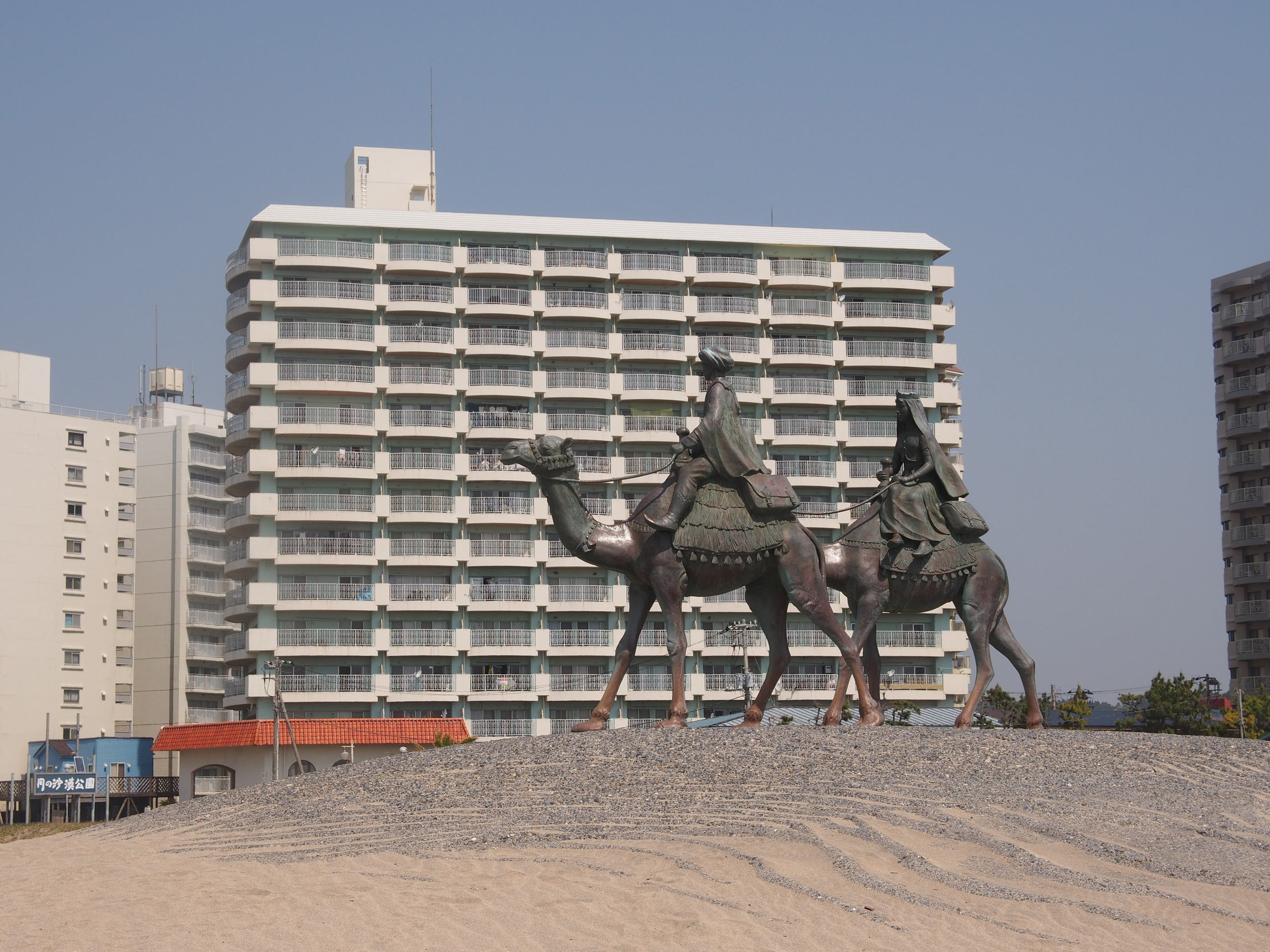 My place was in the building just above the camel statues to the upper right.