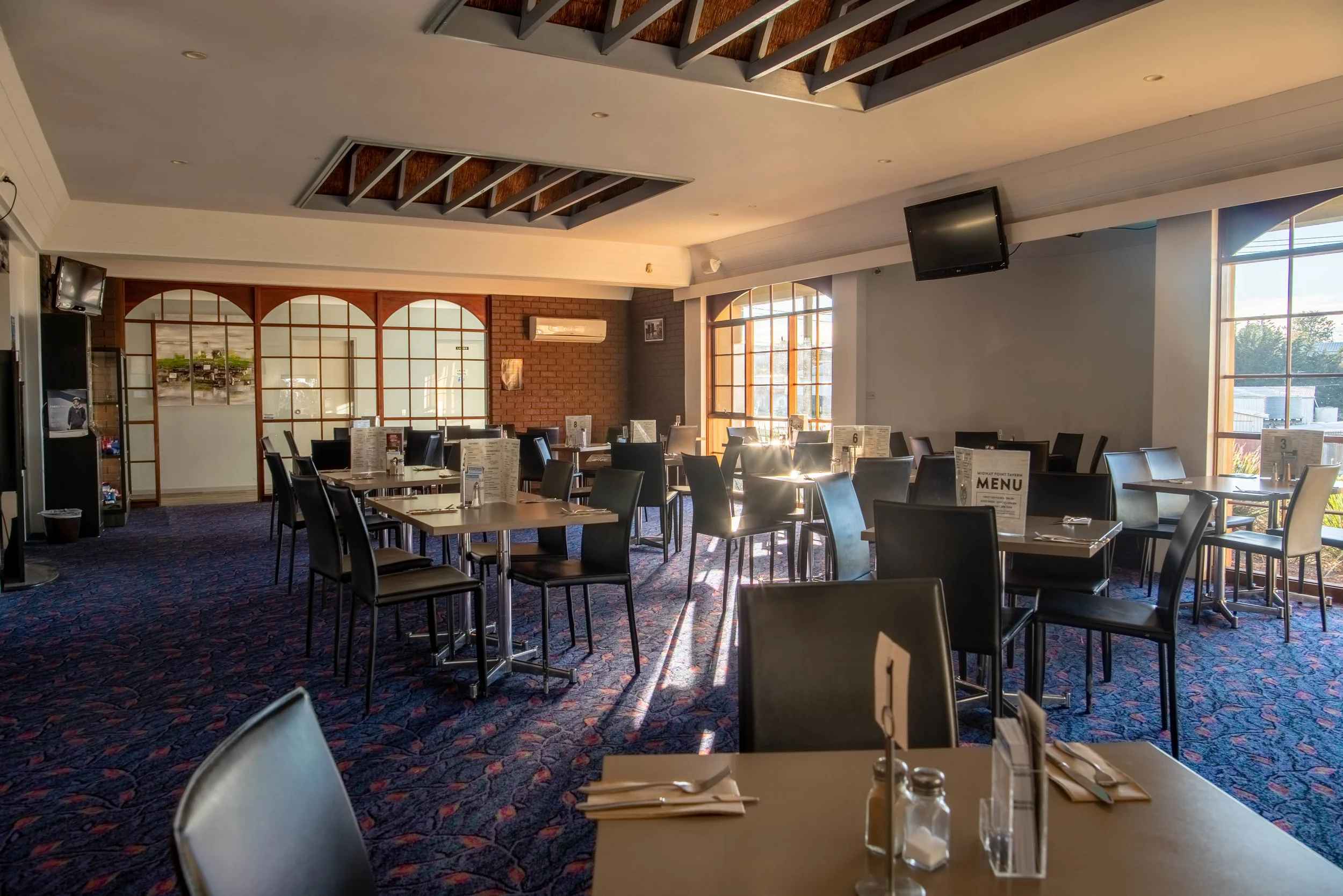 Midway Tavern (20 of 31).jpg