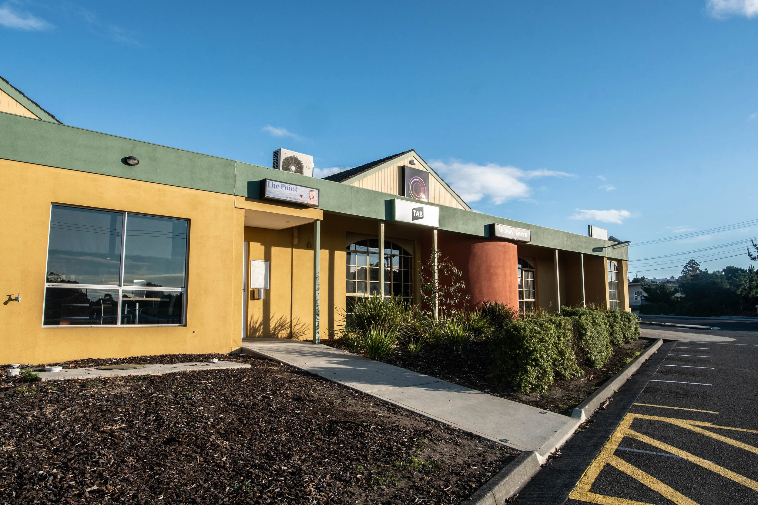 Thursday Photoset | Midway Point Tavern