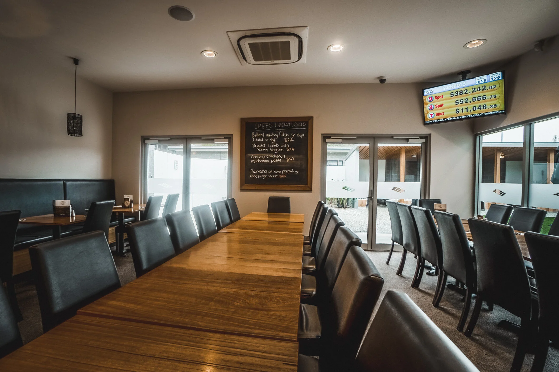 Risdon Brook Hotel (Web) (2 of 24).jpg