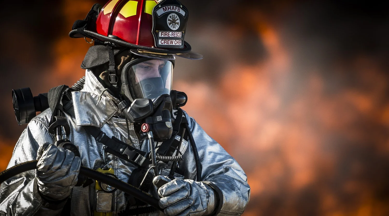 firefighter-752540.jpg